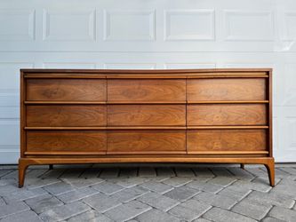 Antique Lane Mid Century Modern 9 Drawer Dresser
