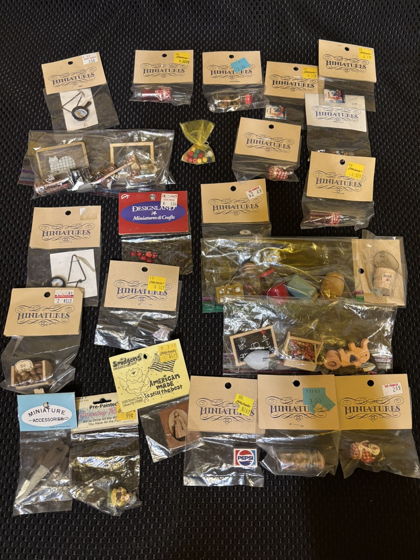 Dollhouse Miniatures Lot 4