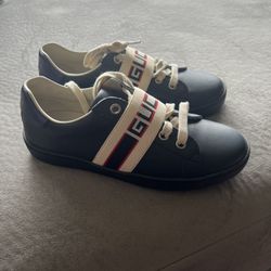 Gucci Authentic Grade School Boy Size 1.5