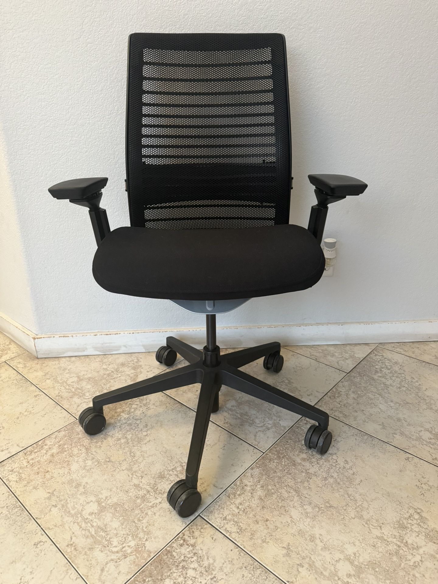 Ergonomic STEELCASE THINK V2 Office Chair