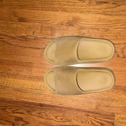 Ochre Yeezy Slides (size 9.5)