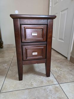 Ashley Furniture Treytown Rich Brown Chairside End Table