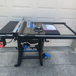 Delta 10” Contractor Table Saw Lightly Used 