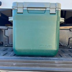 Stanley 30qt Adventure Series Cooler
