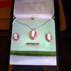Vtg Genuine Cameo Necklace/Earrings Set