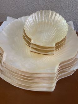 Capis Scalloped  Plates