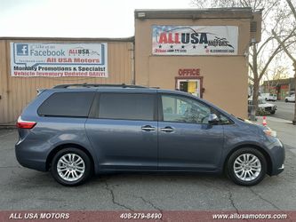 2015 Toyota Sienna XLE 8-Passenger