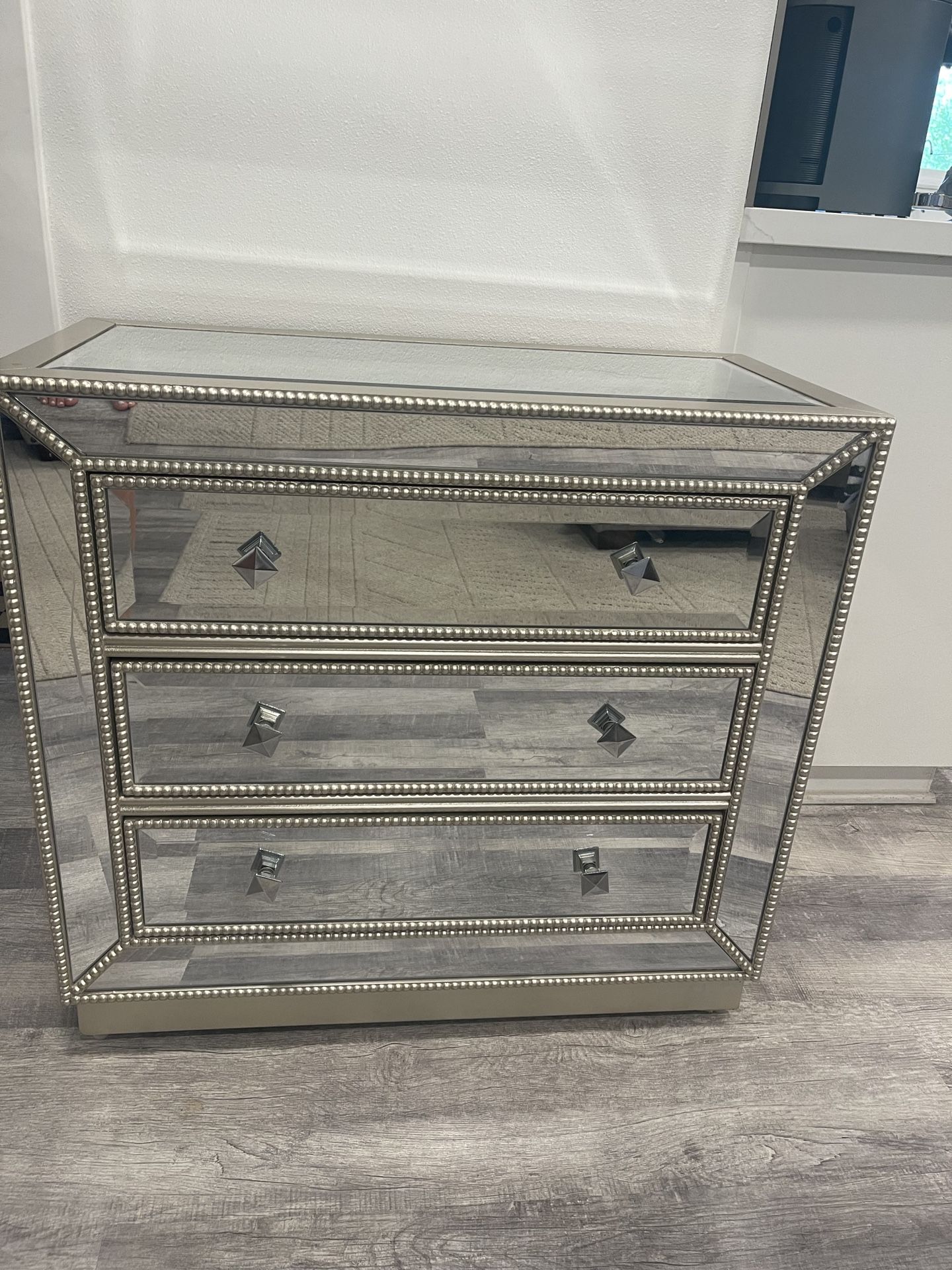 Dresser / Vanity