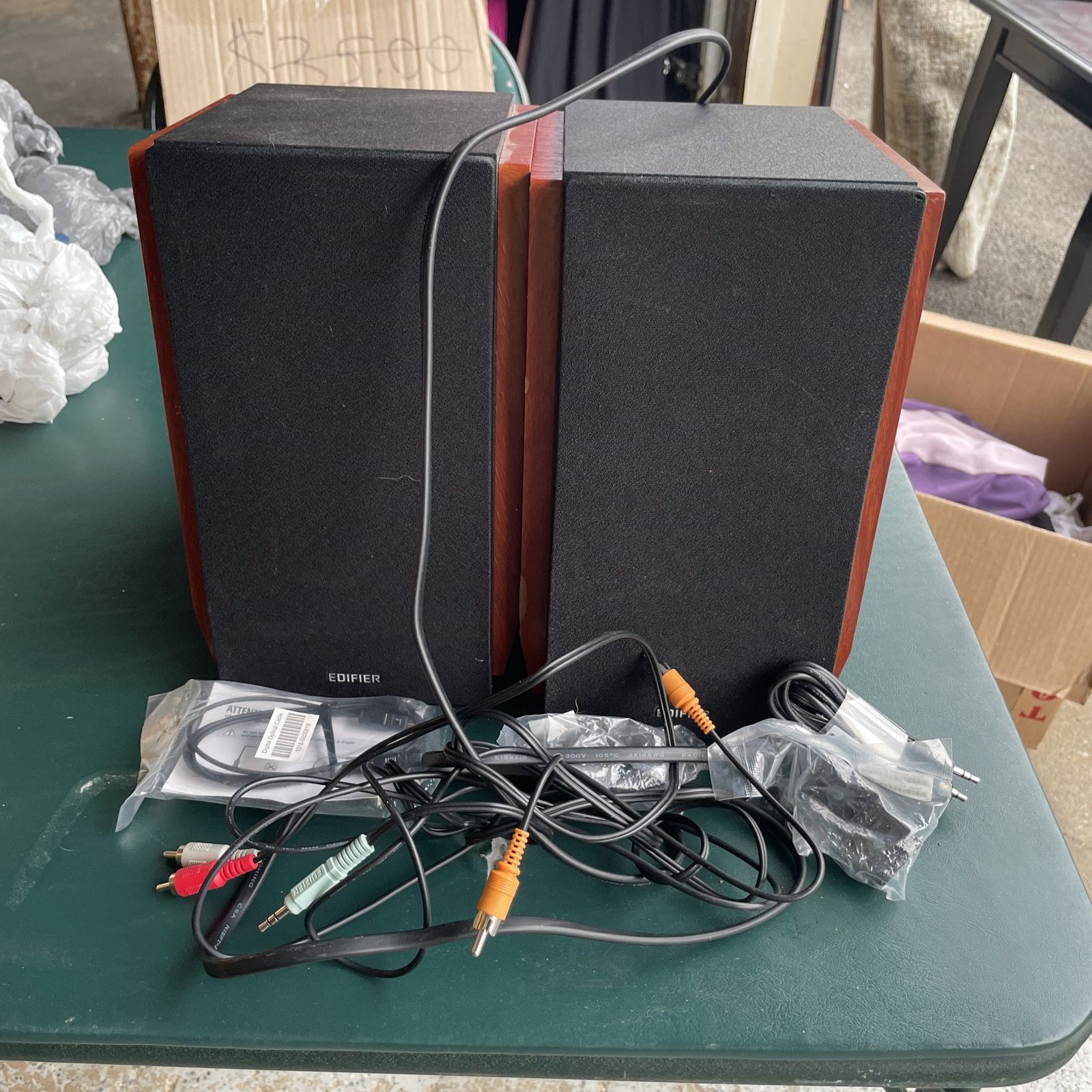 Edifier R1700BT Active Bluetooth Bookshelf Speakers Classic Cherry Wood Misc