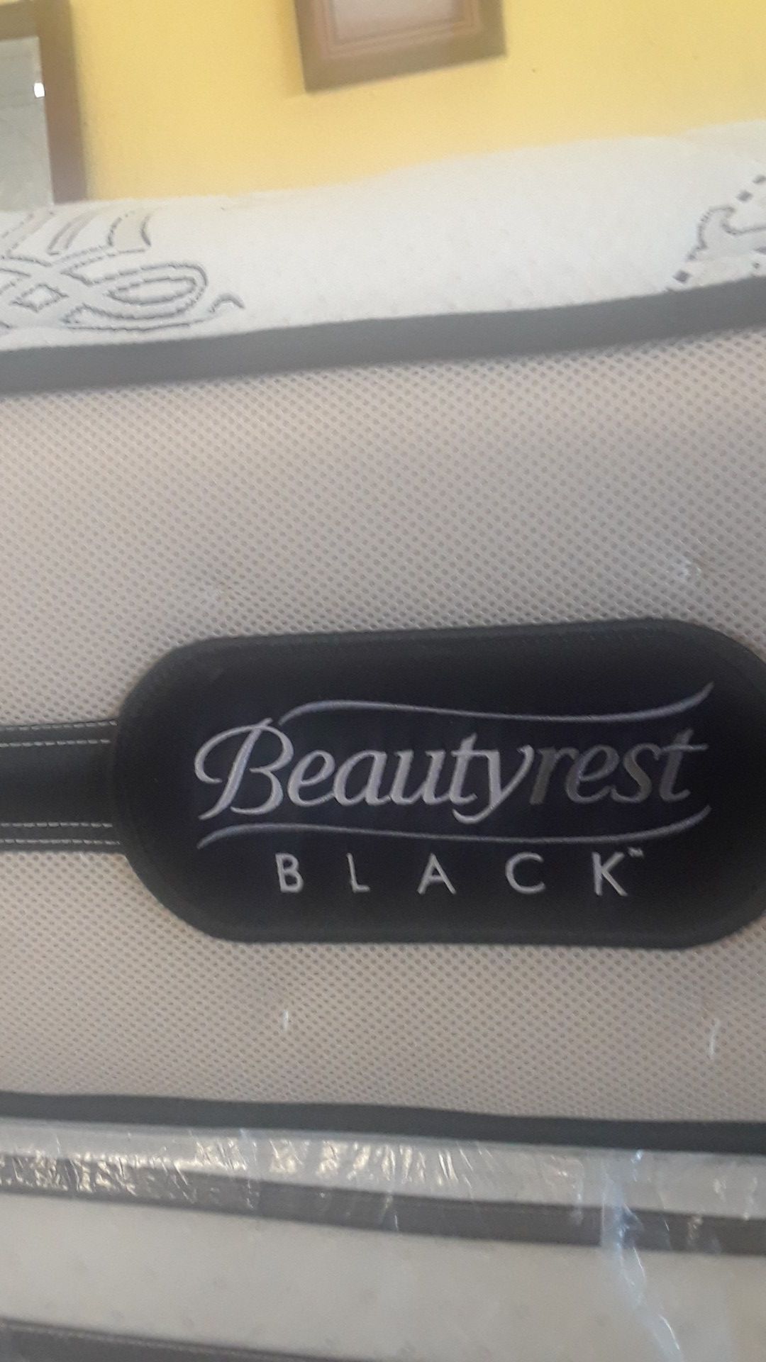 QUEEN MUESTRA SUAVE BLACK BEAUTYREST BY SIMMONS