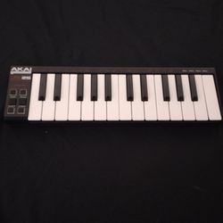 Akai LPK25 Keyboard