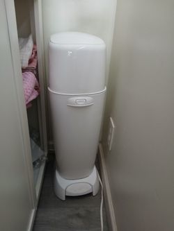 DIAPER TRASH CAN BOTE PARA  DESECHAR PAÑALES