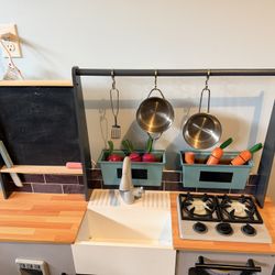 Play kitchen -Fully Loaded