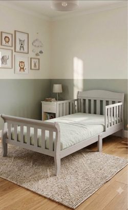 Toddler bed (good condition)