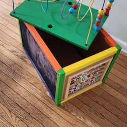 Child's table/chairs/ Toy Box 