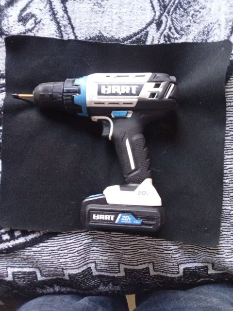 HART 20v Cordless Drill With Battery Pack