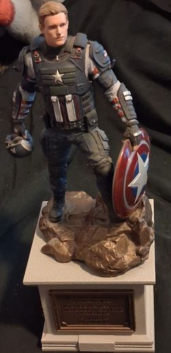 Marvel Avengers Collector's Edition Captian America Memorial Statue