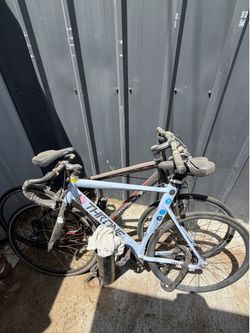 Throne TRKLRD Crit Slayer fixed-gear track bicycle in a glacier blue color