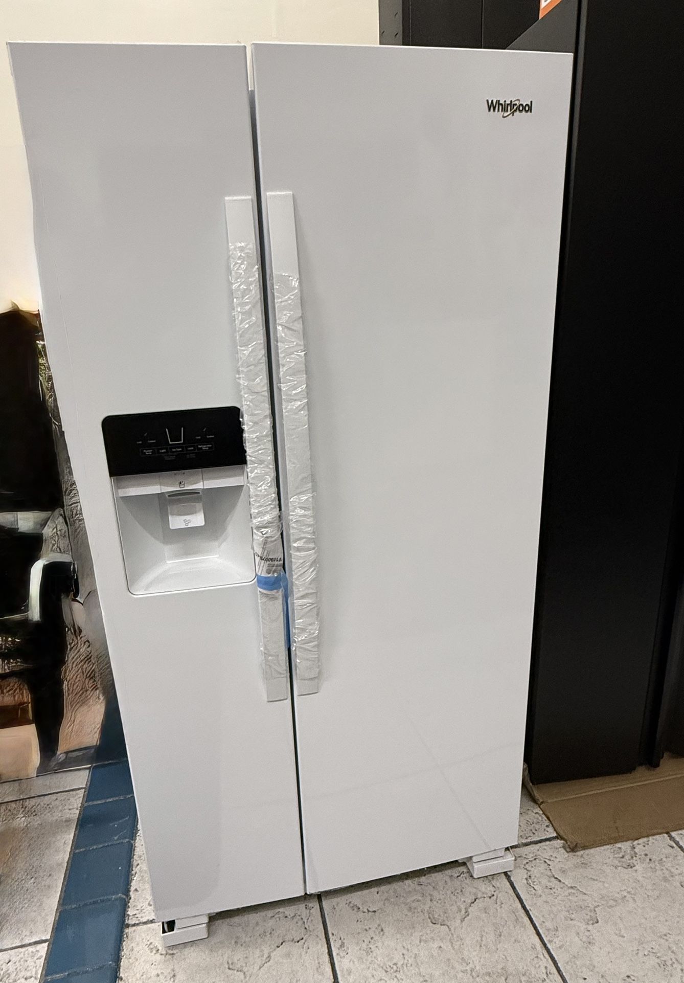 WHIRLPOOL - 21.4 Cu Ft Side-by-Side Refrigerator / Ice Maker & Water Dispenser in White