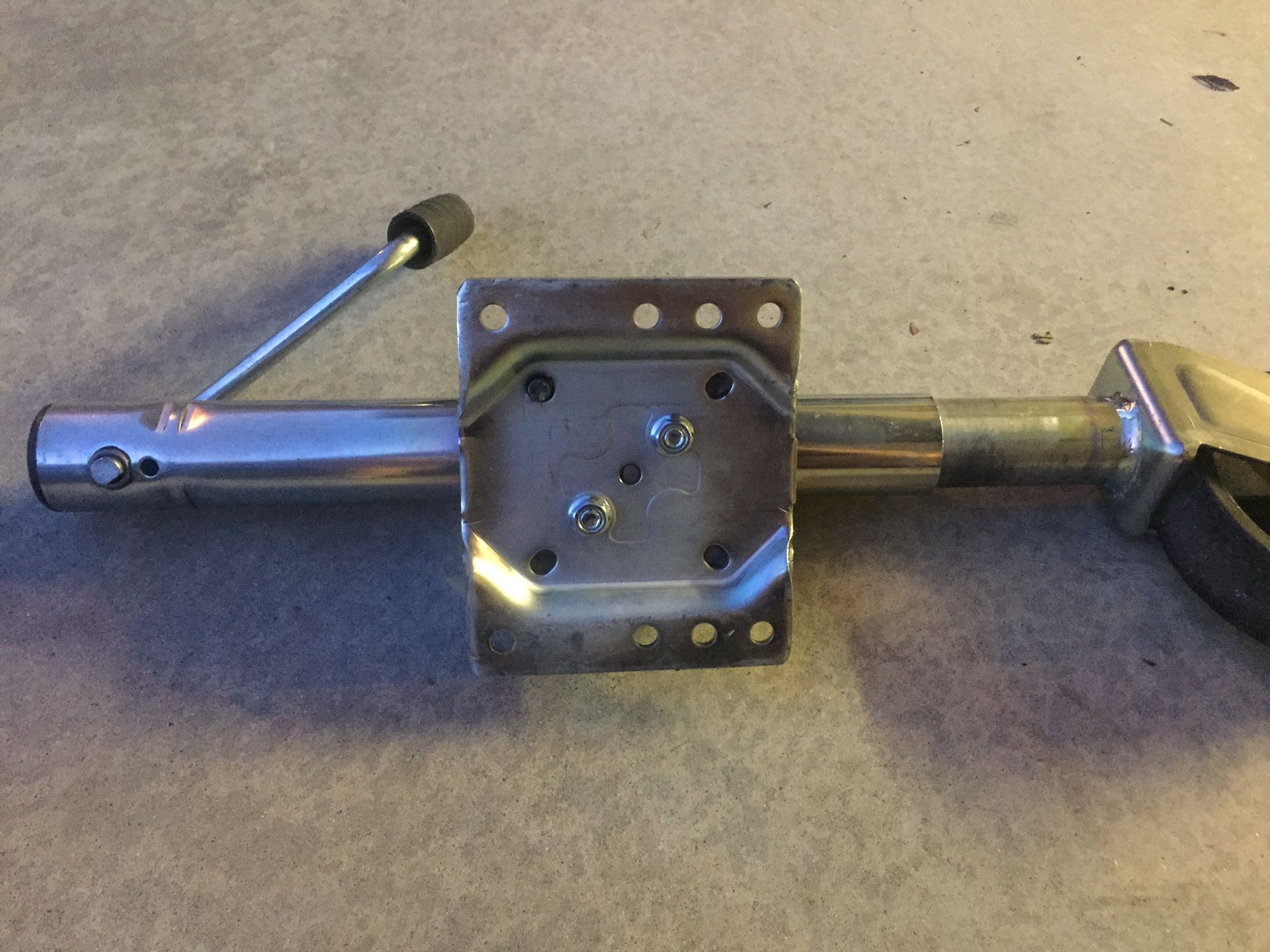 1000 lbs. Rated Swivel Trailer Tongue Jack