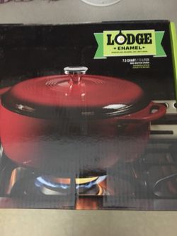 Lodge 7.5 qt Dutch oven