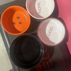 4 Dog Plates /in Good Condition 