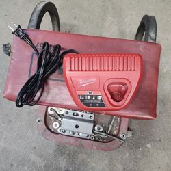 Milwaukee M12 Charger 