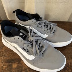 Vans Shoes UltraRange WOMENS = 8  MENS = 6.5 