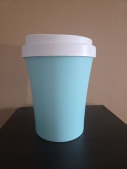 Coffee cup style small waste basket