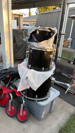 Drums set 10 items.