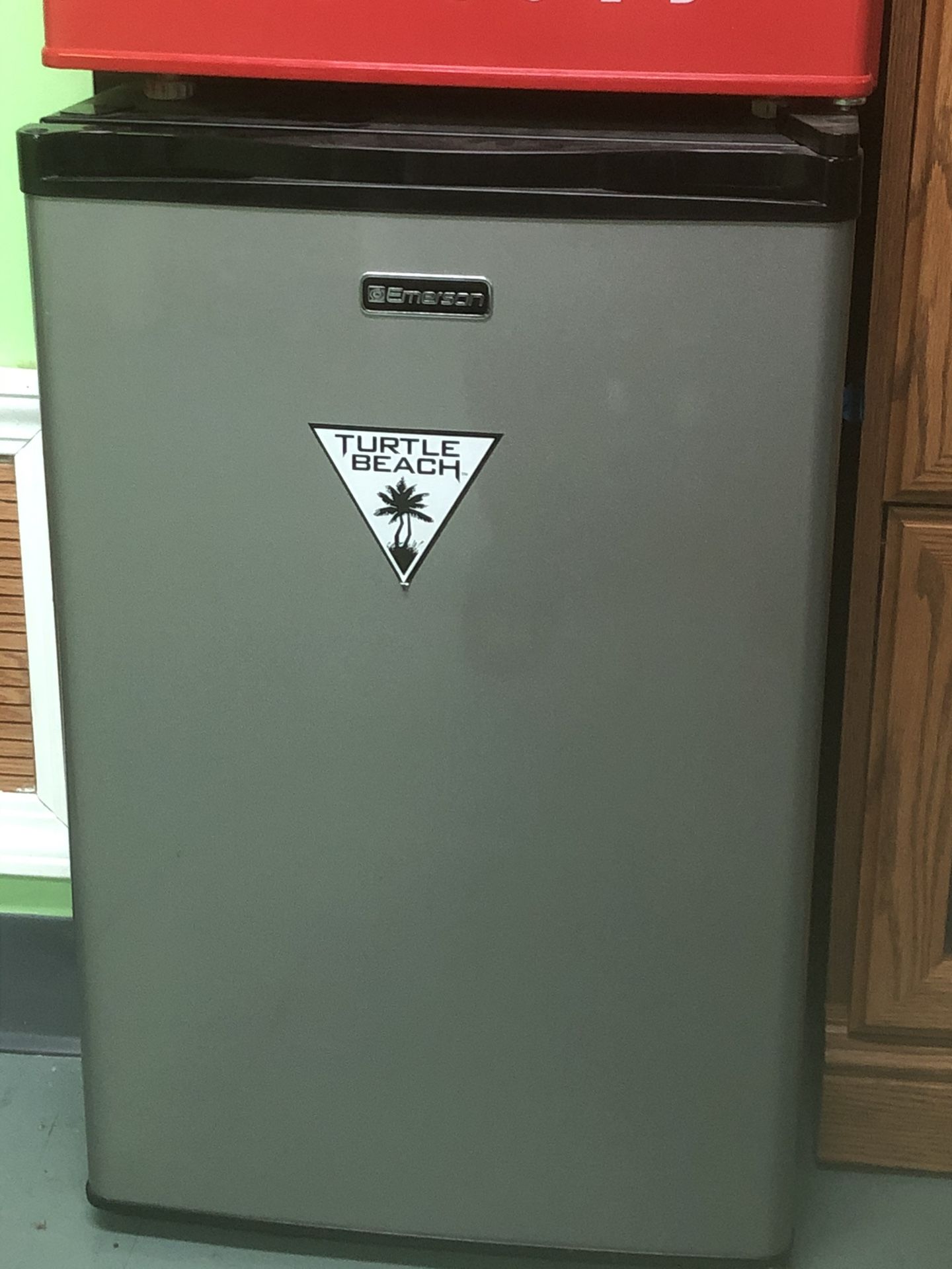 Mini fridge Emerson brand