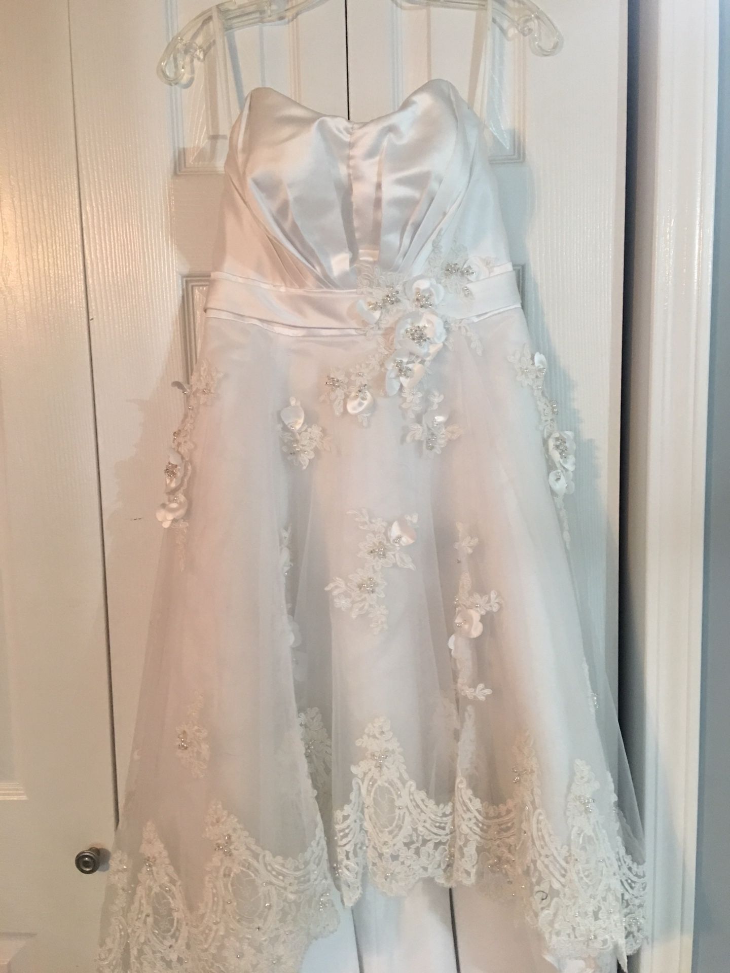 Low high wedding dress, new, perfect for a rock and roll wedding size 6