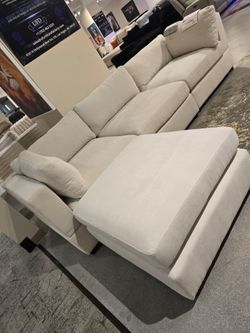 ✨️ Sectionals, 2pc Sofas ✨️ Furniture Queen Bedrooms, Dining Avail
