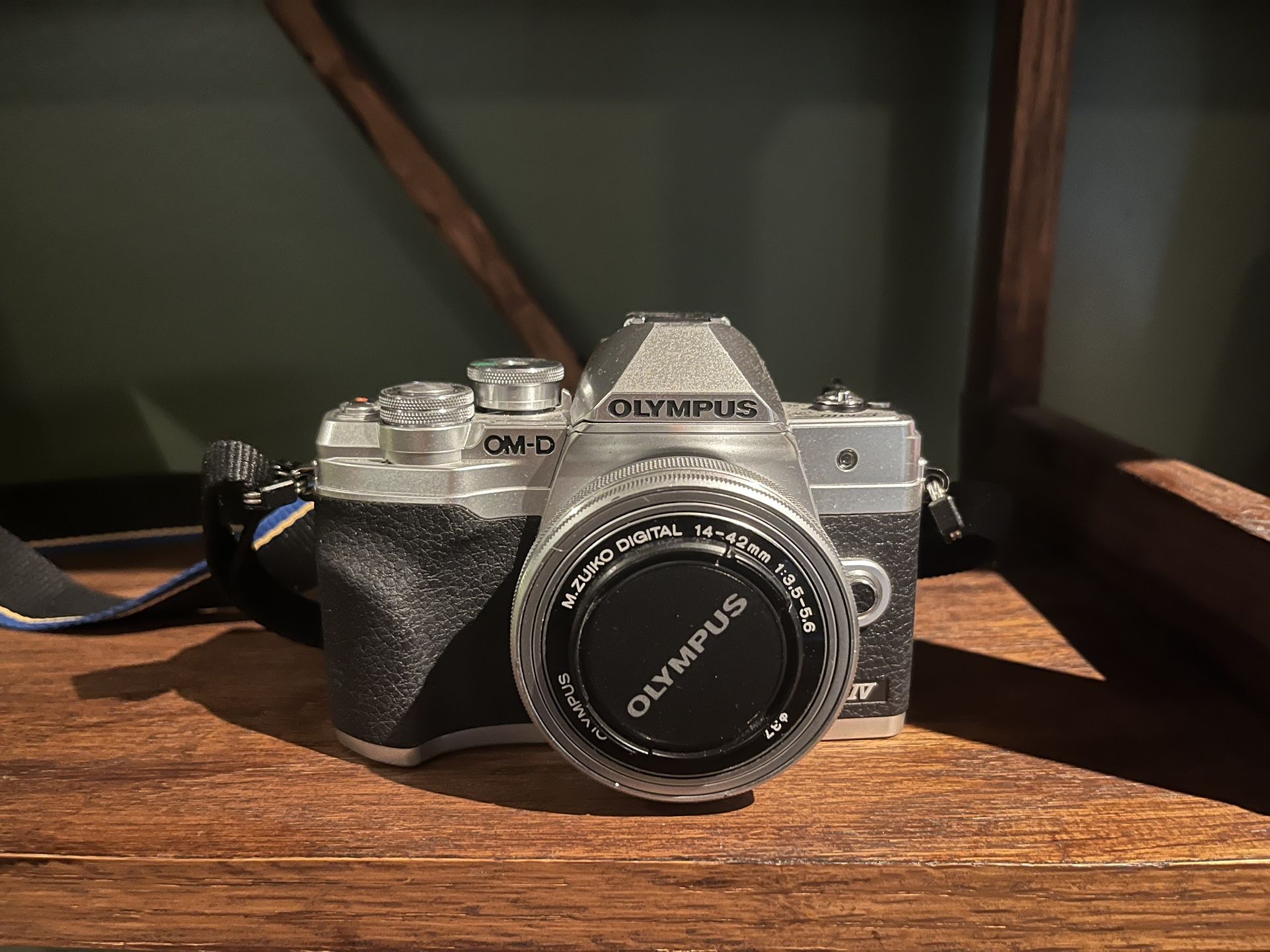 OLYMPUS E-M10 Mark IV Silver