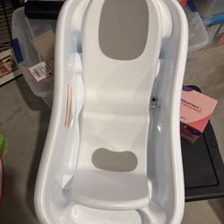First Years Sure Comfort Newborn to Toddler Tub