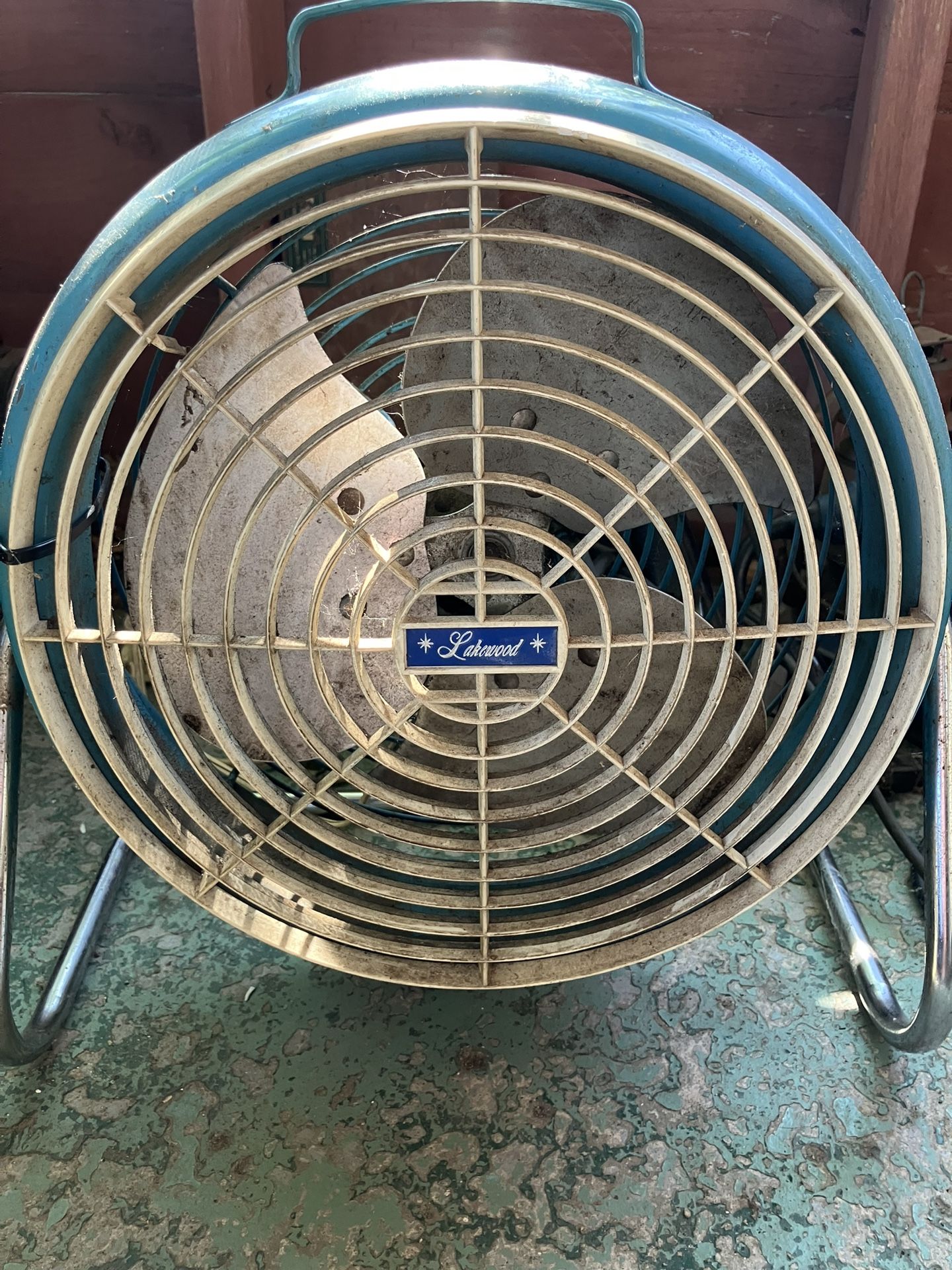 VINTAGE LAKEWOOD RETRO FAN