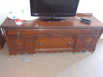 Nice TV with remote