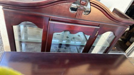 Chinera/ china cabinet
