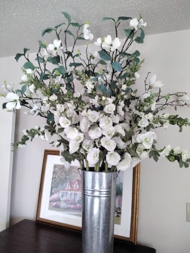 Beautiful Flowers/15 Long Stems. 4' And 3'   $25.00. Doesn't Include The Vase.