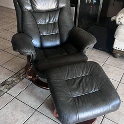 Big Leather Lounging Chair With Foot Rest