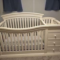Baby/Toddler Crib  With Mattress And Sheets  