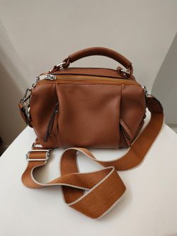 Brown Pebbled Leather Crossbody Handbag with Adjustable Strap