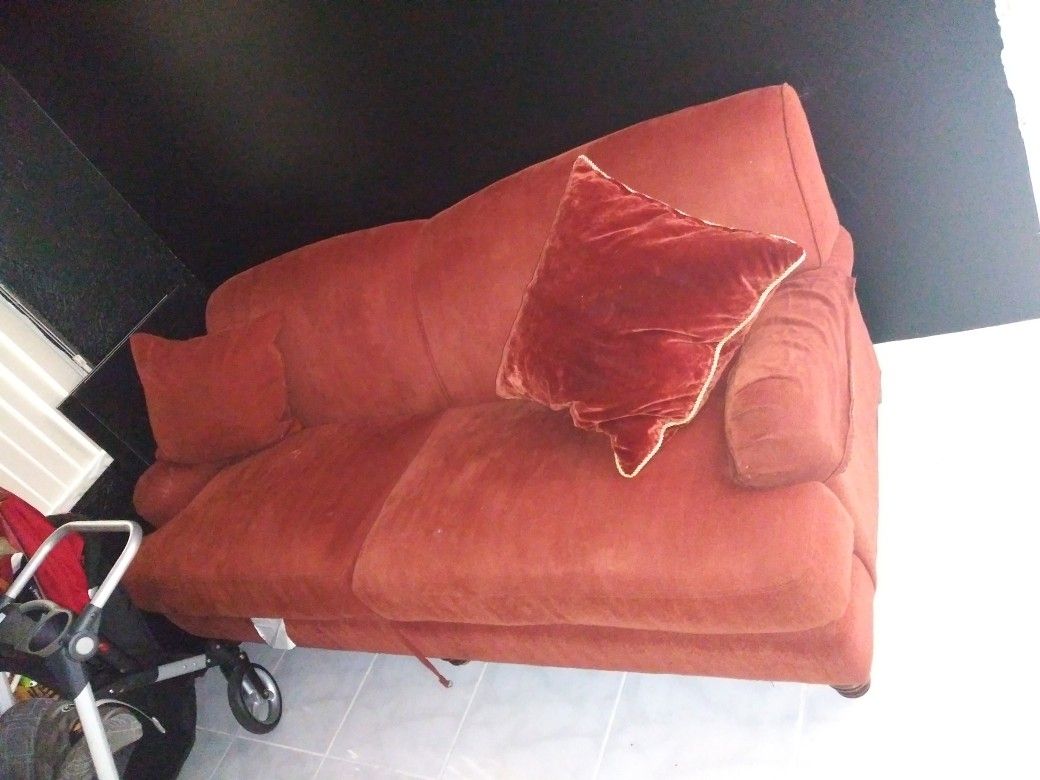 Red orange couch 🛋