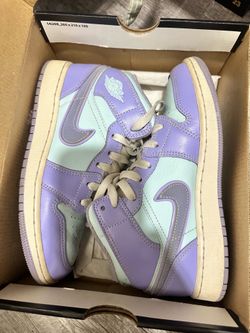 Air Jordan 1 Mid Arctic Punch