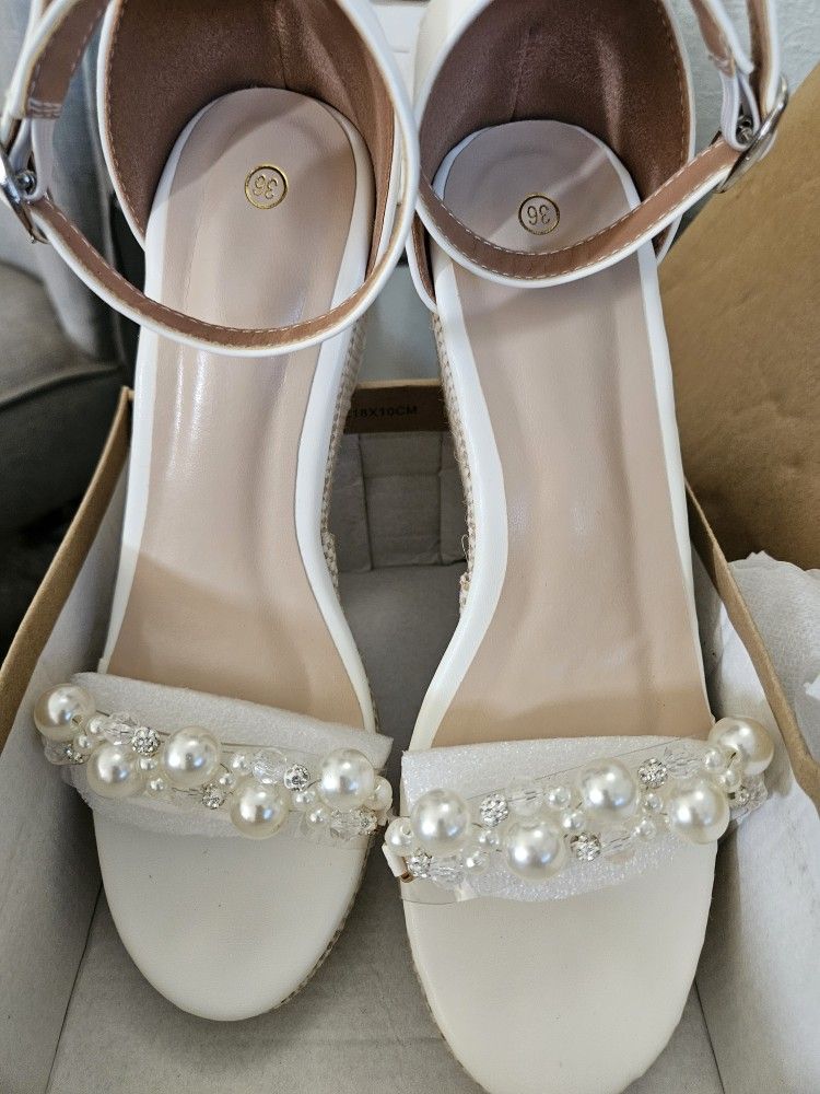 Beautiful Pearl Wedges 😍