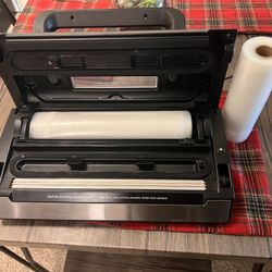 Nesco Deluxe Food VS-12 Vacuum Sealer, 130 Watts with Kit Bags