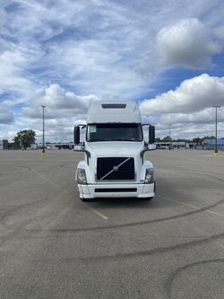 2013 Volvo VNL670 Sleeper – Cummins ISX15 – 570K Miles – $10,500 OBO Location: Rockford, IL 
