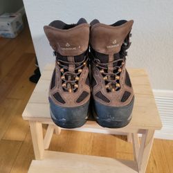 VASQUE MENS HIKING BOOTS