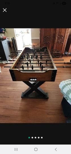 FOOSEBALL TABLE