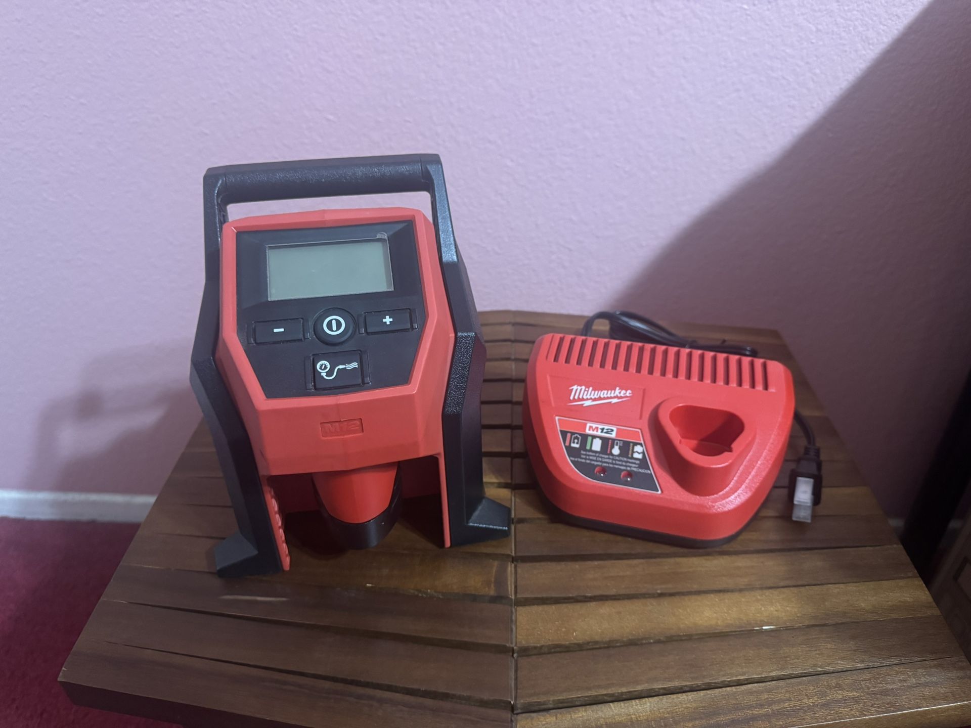 Milwaukee M12 12-Volt Lithium-lon Cordless Electric Portable Inflator with Compact Battery Pack 2.0Ah and Charger Starter Kit